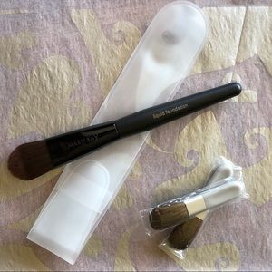MK Liquid Foundation Brush w/2 Free Mini Brushes